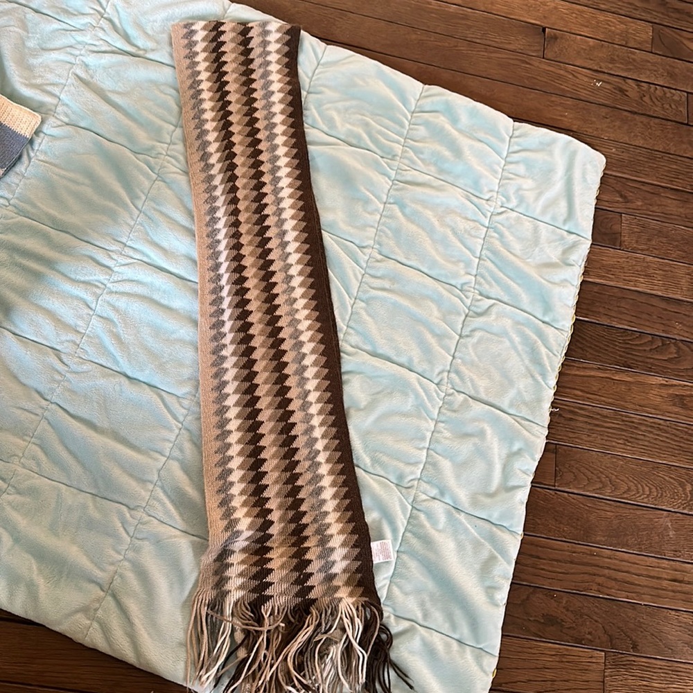 New York & Company Brown Diamond Pattern Scarf